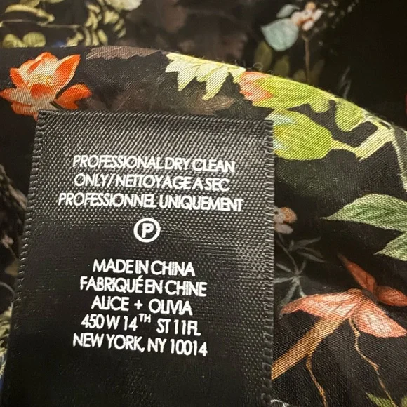 NWT Alice + Olivia Julius Tie Neck Tunic Top – Blush Kiss Black Floral Medium - Picture 8 of 8